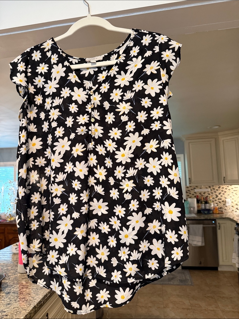 Ann Taylor Black Daisy Print Cap Sleeve Blouse